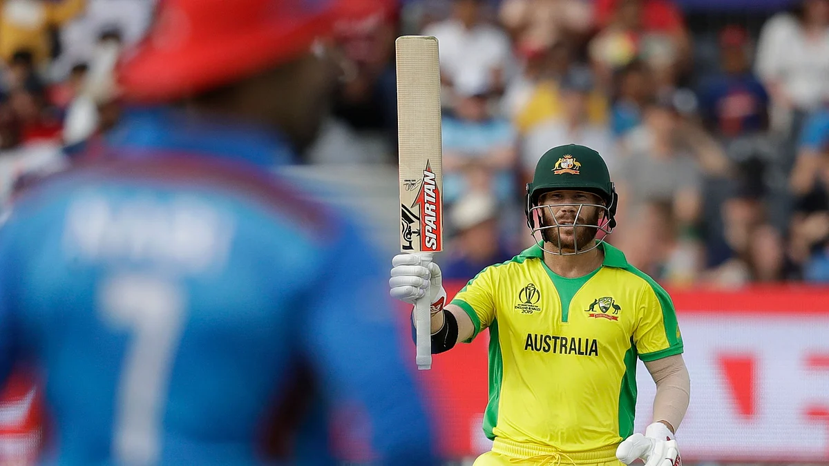 David Warner (89*) hit an unbeaten half-century on his official return to international cricket on Saturday