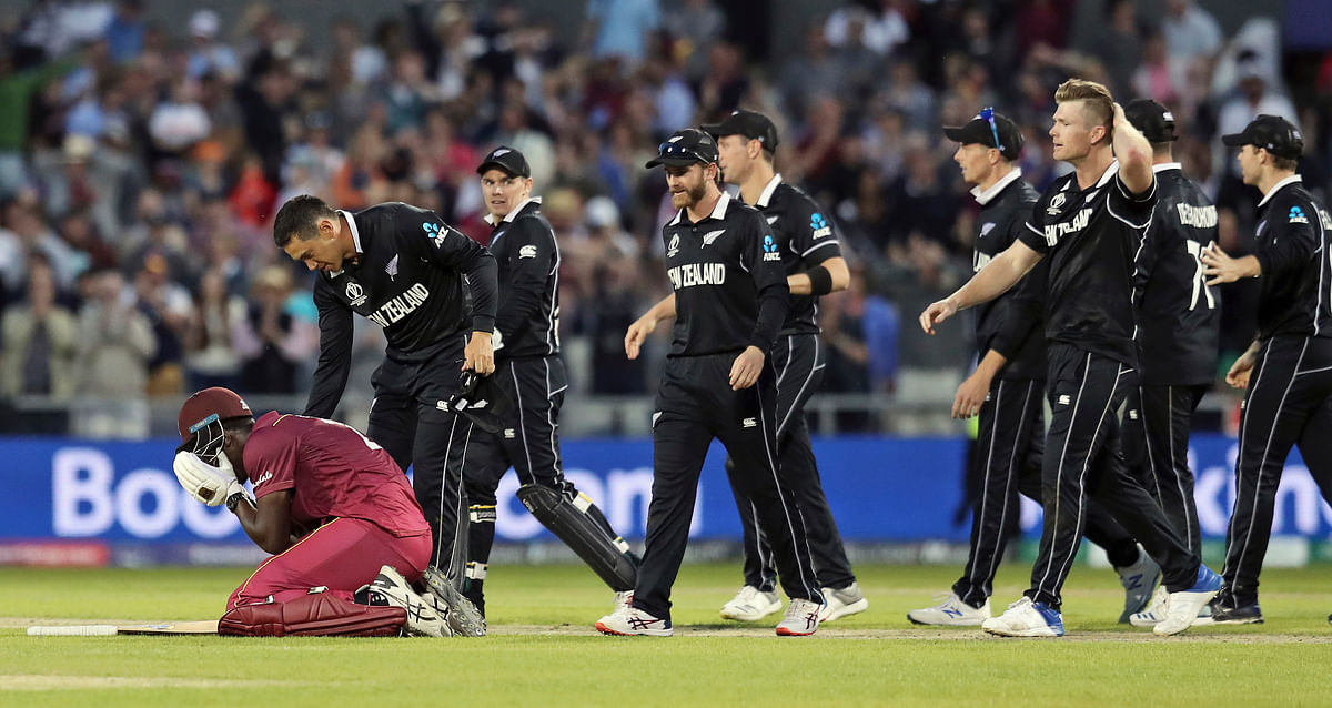 The New Zealanders gathered around Brathwaite to commend him on the remarkable innings.   