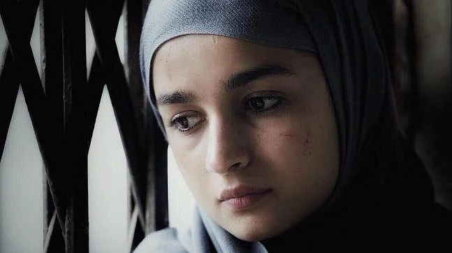 Alia as Safeena in <i>Gully Boy</i>.
