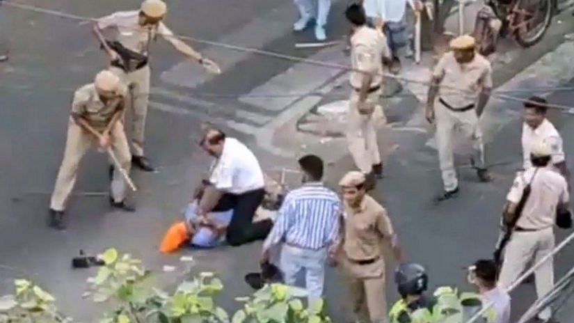 Screenshot from video showing clashes between the tempo driver and police in Mukherjee Nagar.