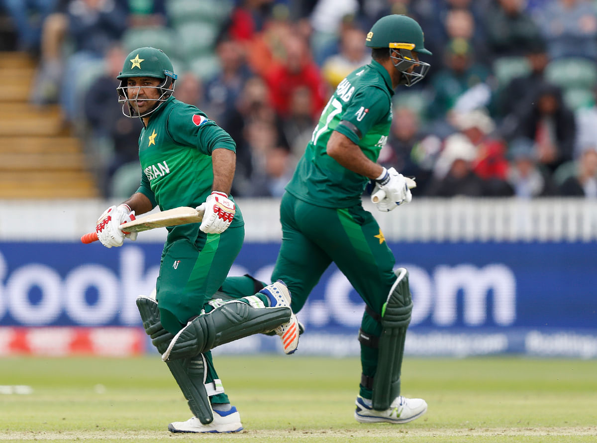 Skipper Sarfaraz was the last wicket to fall for Pakistan as he scored 40 before being run out by Glenn Maxwell.