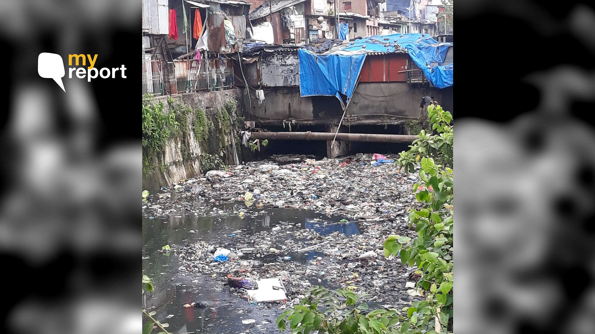 The nullah in Dharavi is overflowing with plastic waste.&nbsp;