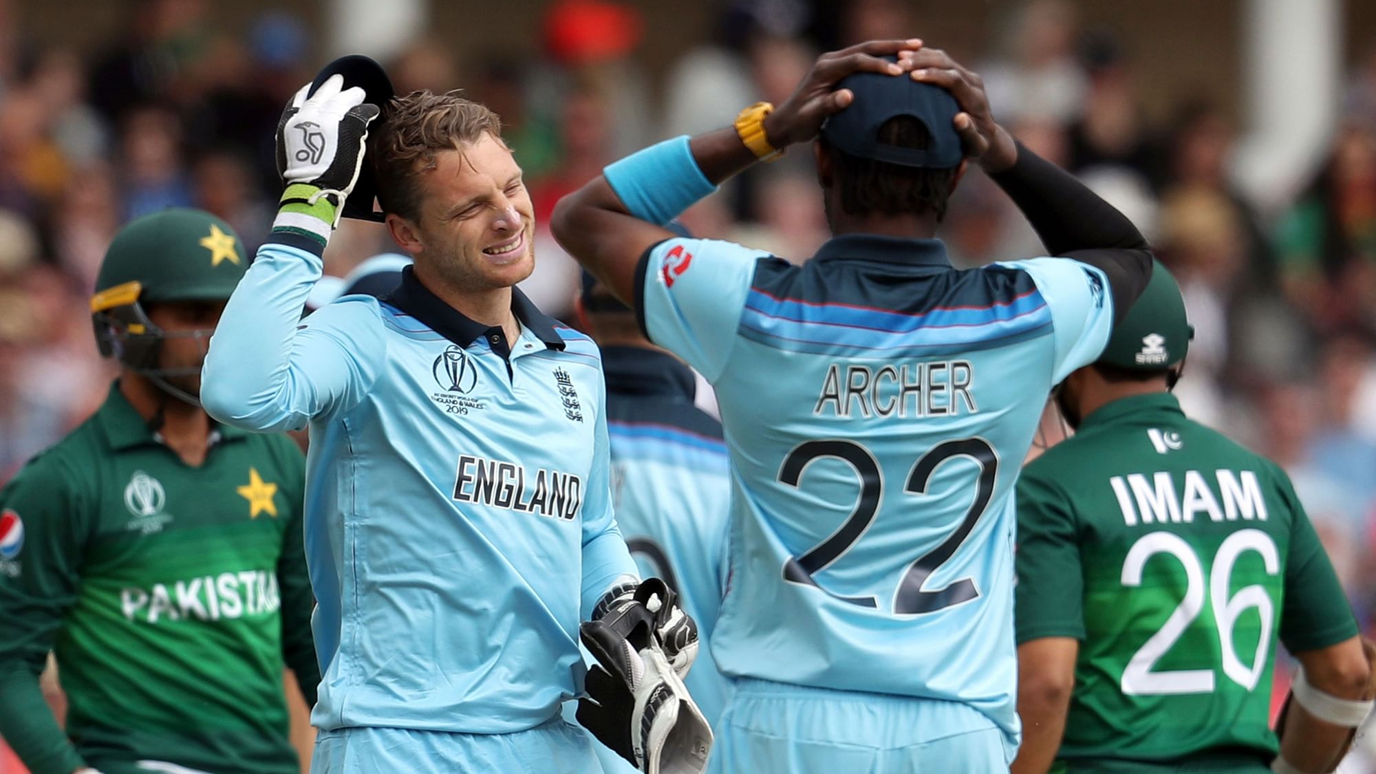 England players react during Pakistan’s innings where the team posted 348/8.