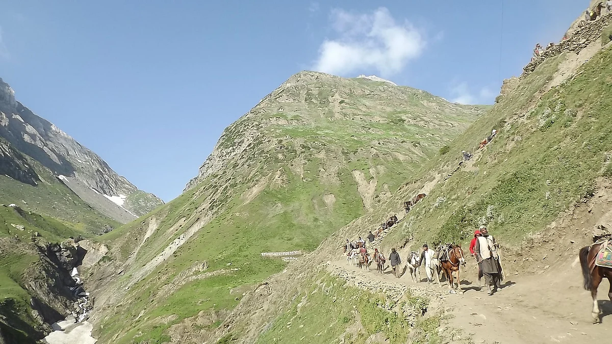 The departure date for IRCTC ‘Amarnath Yatra By Flight Ex Chennai’ tour package is 20 July 2019 and has an availability of 29 seats.