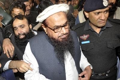 Hafiz Saeed (C). (Xinhua/Sajjad/IANS) (lrz)