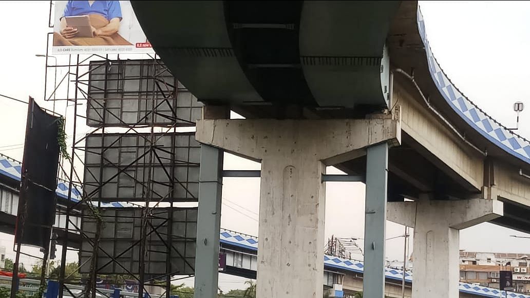 The Ultadanga flyover, which connects VIP Road and EM Bypass, has been closed down after an inspection team observed the cracks.