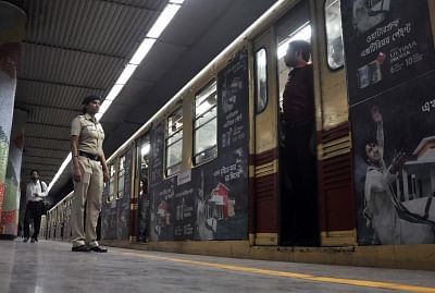 Alert RPF man saves passenger at Kolkata Metro station