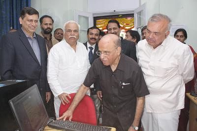 Bengaluru: Former ISRO chairman K Kasturirangan with Karnataka Ministers R.V. Deshpande and Ramalinga Reddy during a programme organised to inaugurate smart and virtual classes for first grade Government colleges in Bengaluru, on Jan 16, 2015. (Photo: IANS)