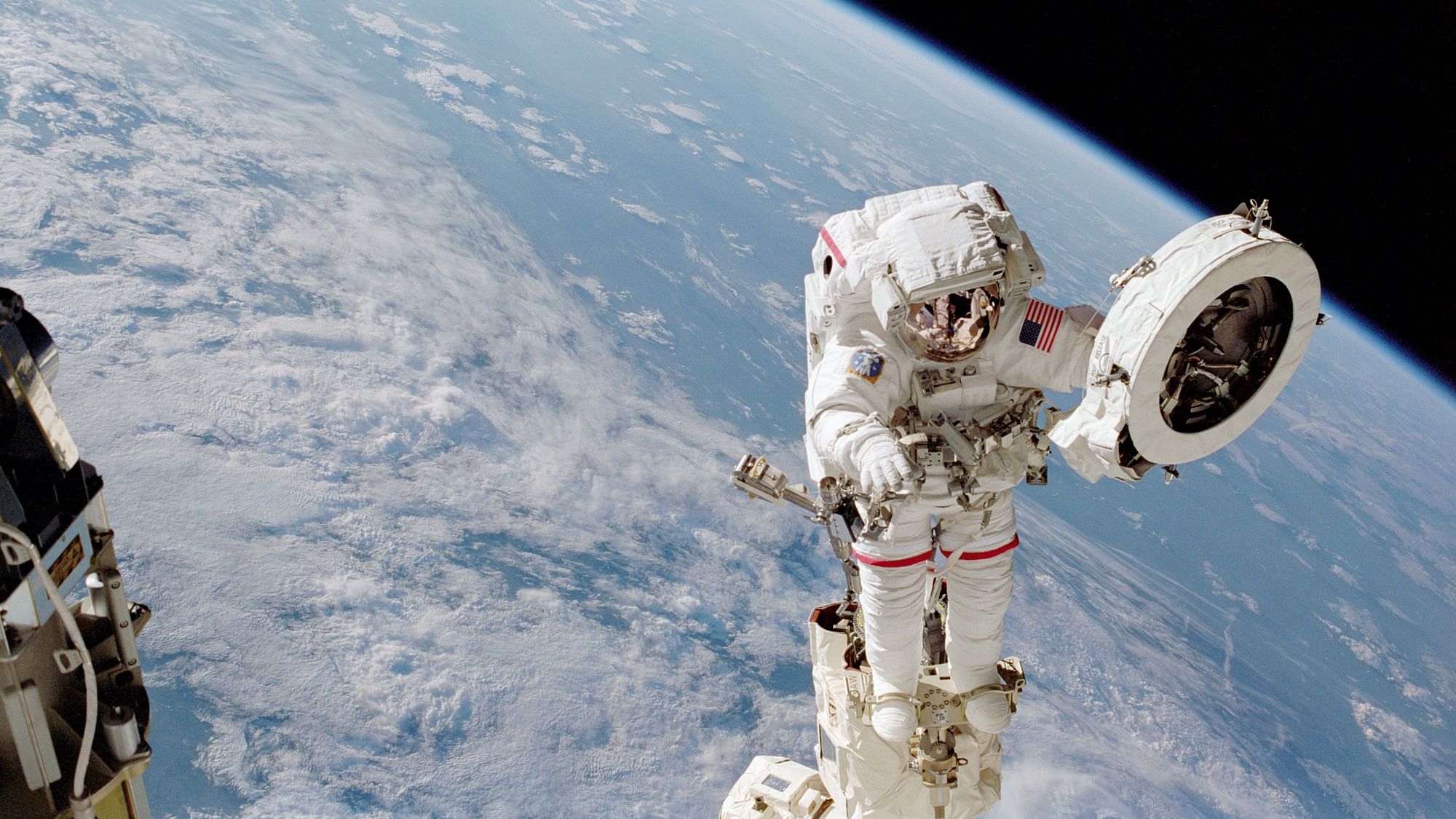 (Photo Courtesy: <a href="https://www.nasa.gov/audience/forstudents/k-4/stories/nasa-knows/what-is-a-spacewalk-k4.html">NASA</a>)