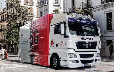 MADRID, April 24, 2018 (Xinhua) -- Photo taken on April 23, 2018 shows the Huawei 5G Truck at its roadshow in Madrid, Spain. "Spain is our top 5G priority market," said Huawei Spain CEO Tony Jin Yong at the presentation of the telecommunications giant