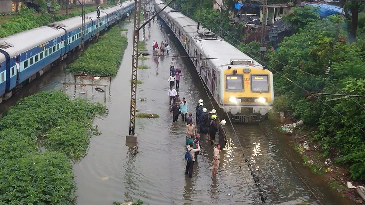 Trains at Sion to Matunga route railway have been waterlogged.