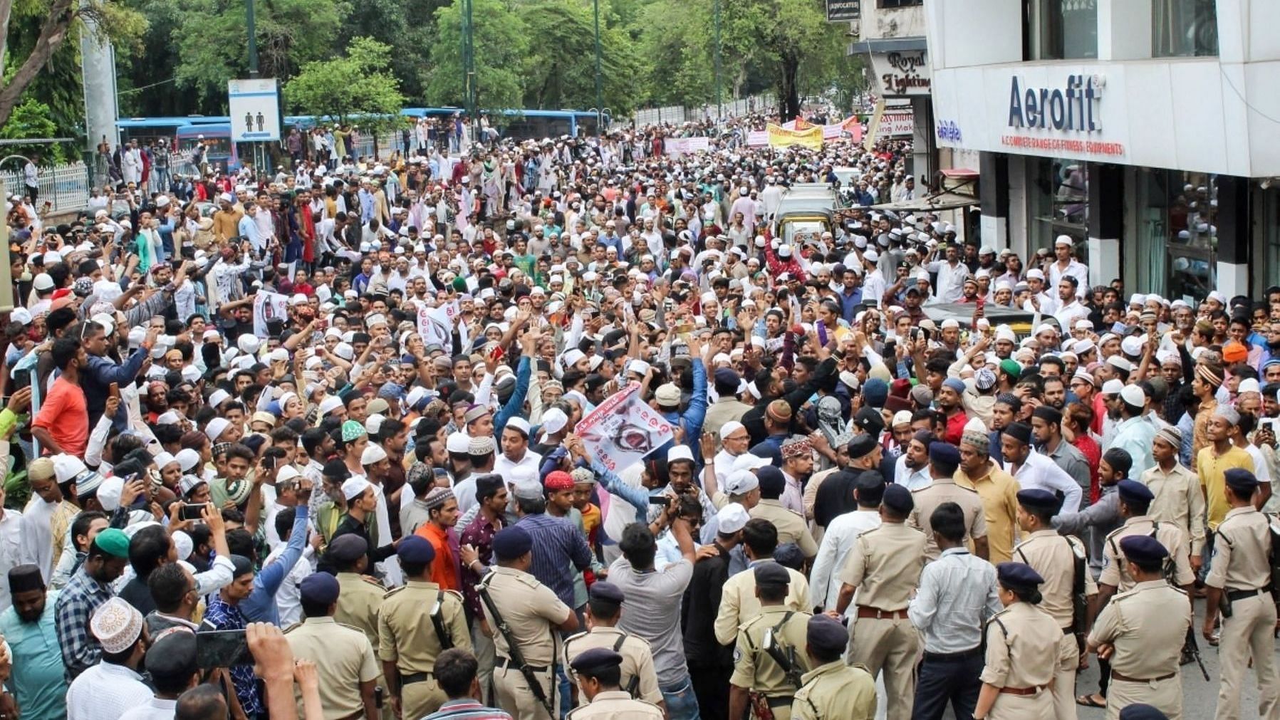 Protesters clash with police at a rally against incidents of mob lynching, in Surat on 5 July 2019.  &nbsp;