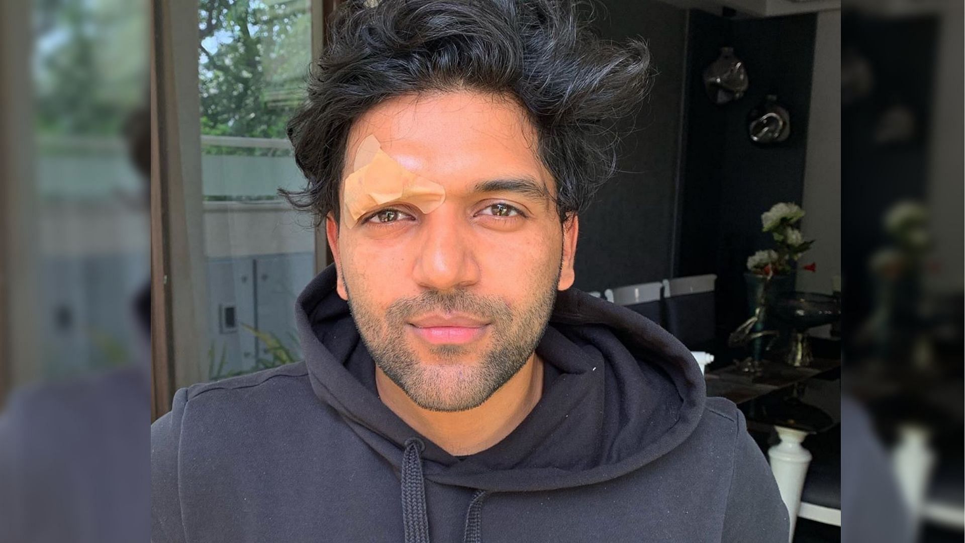 After being attacked by an unknown assailant after a concert in Vancouver, singer Guru Randhawa is back in India