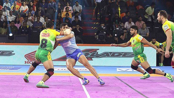 Rahul Chaudhari, who always delivered his best against Patna, got his first raid point in the 4th minute to give Thalaivasa 4-0 lead.