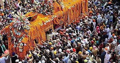 A team of over 500 Sikh pilgrims was given the visa by Pakistan to visit the Nankana Sahib as part of the 550th birth anniversary celebrations of Guru Nanak Dev, the founder of Sikhism, to be held in November. On Tuesday, the team entered Punjab province of Pakistan. These pilgrims would begin celebrations at Nankana Sahib, Guru Nanak