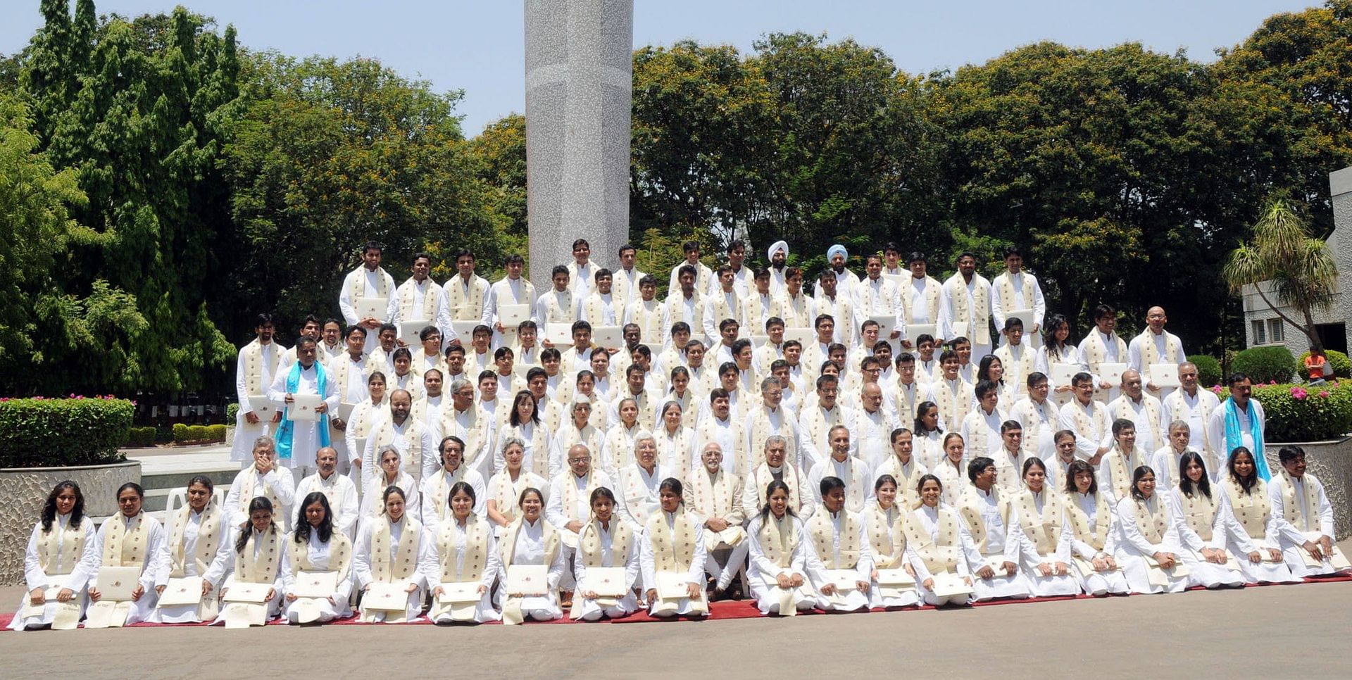 Vice President Mohammad Hamid Ansari with students at the 30th Convocation of the Institute of Rural Management in Anand, Gujarat on 26 April 2011.