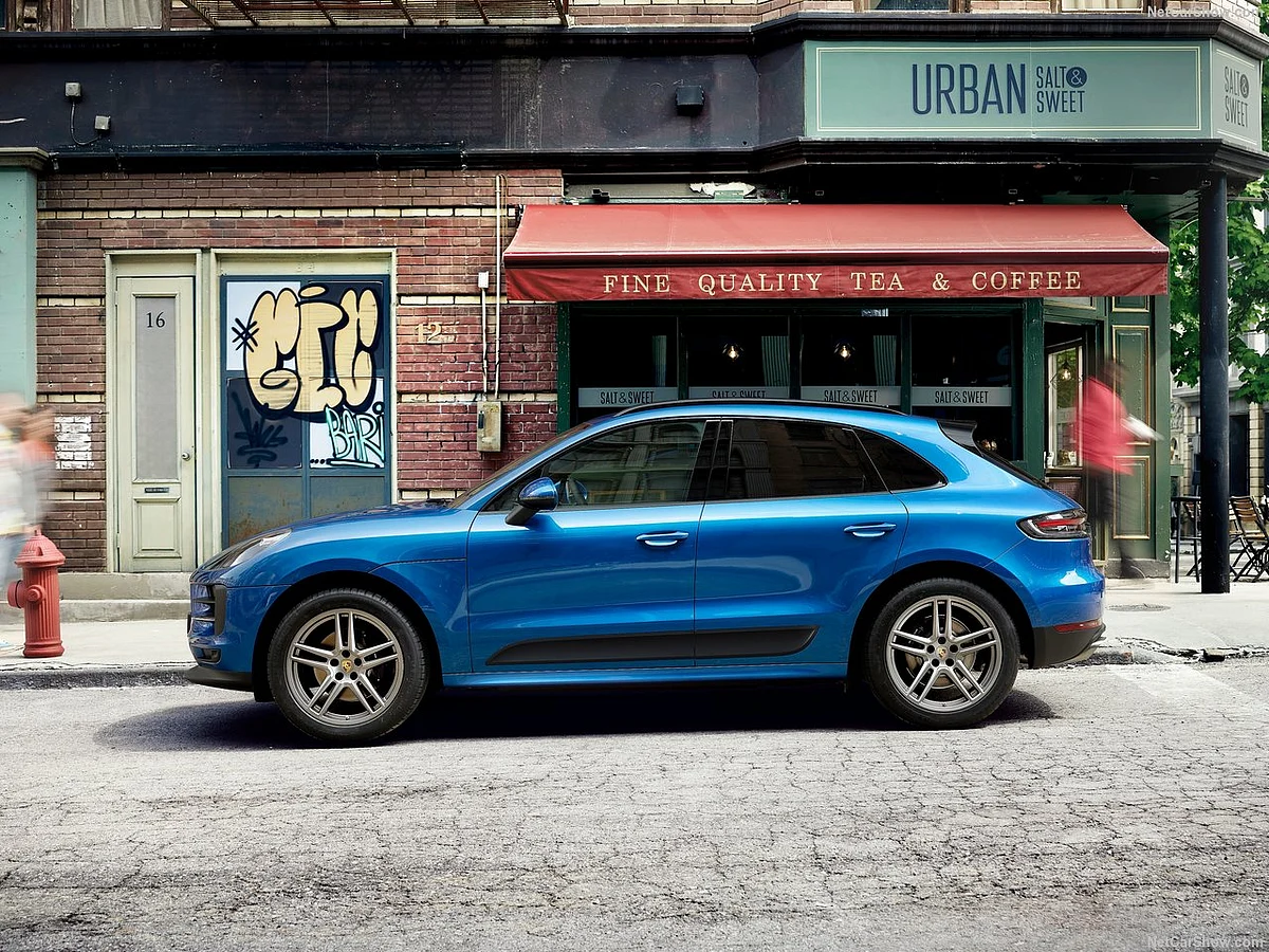 Side profile of the Macan. 