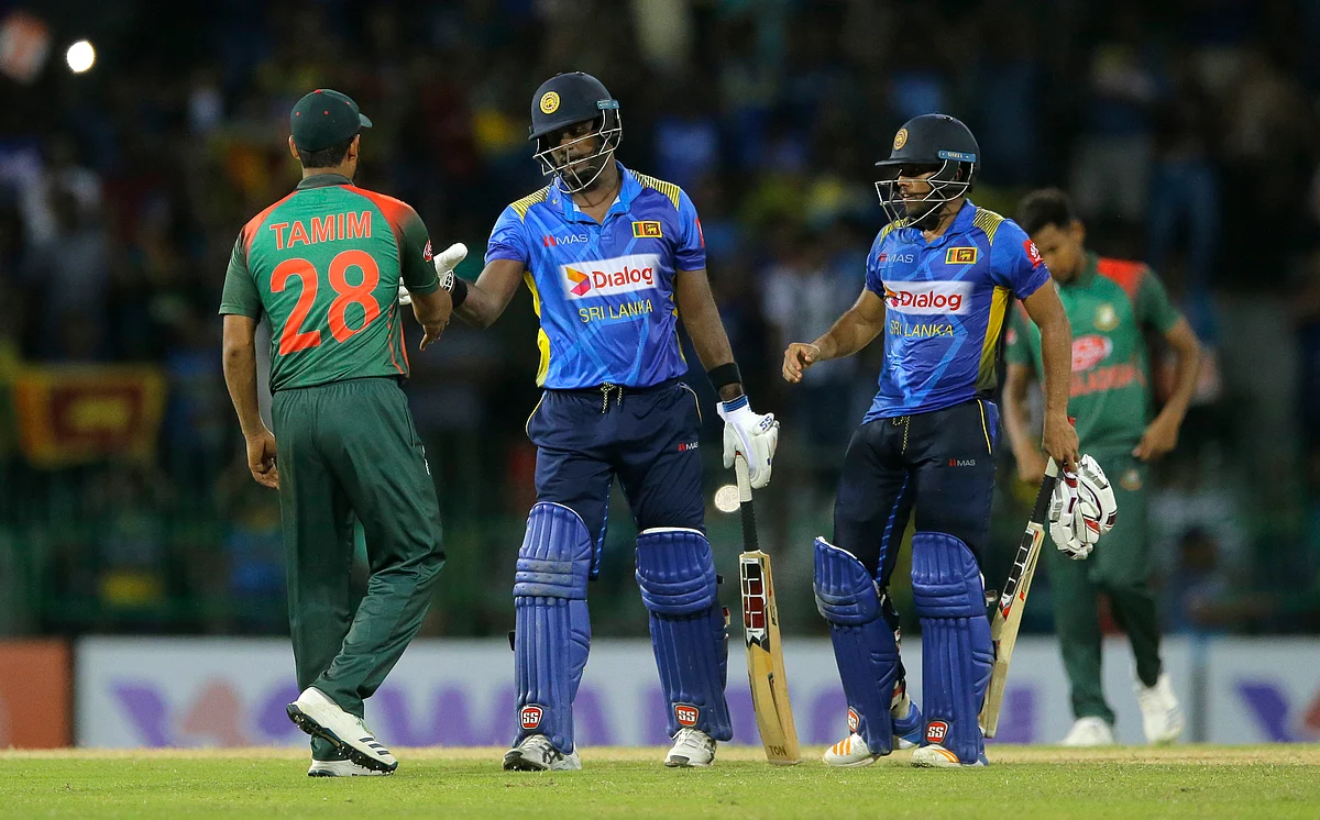 Angelo Mathews made 52 not out and Kusal Mendis hit an unbeaten 41.