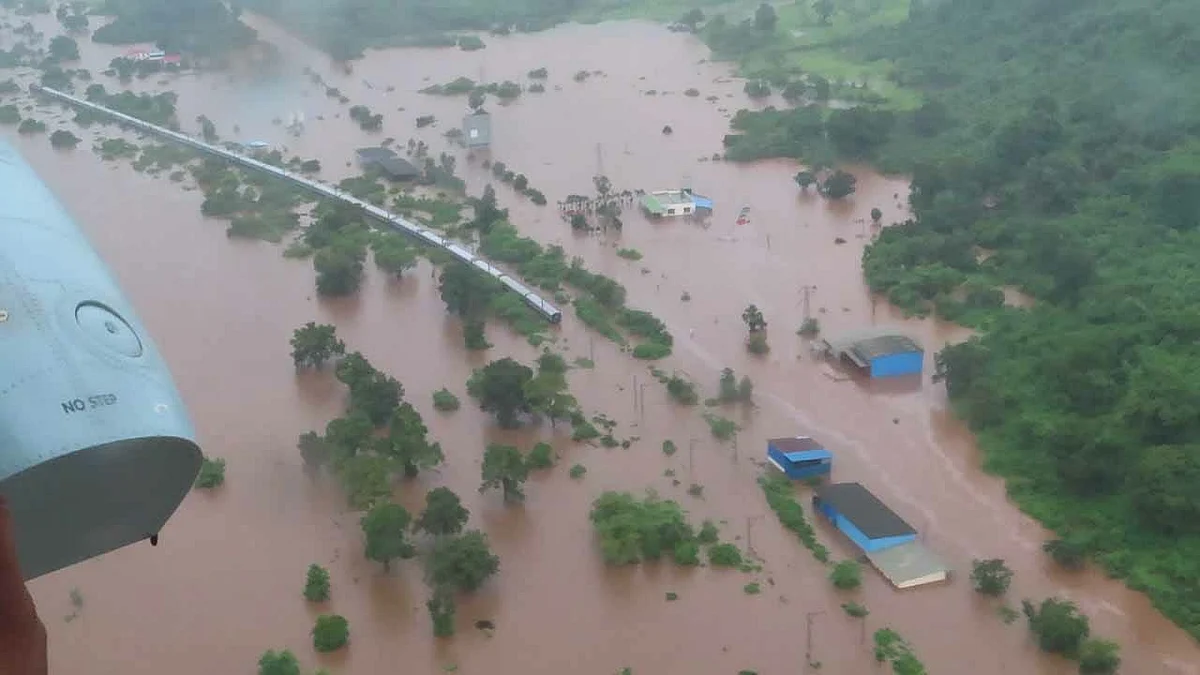 Because of Ulhas river, the Mahalaxmi express got stuck at Chamtoli.