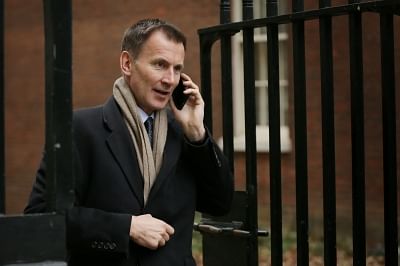 LONDON, Nov. 26, 2018 (Xinhua) -- British Foreign Secretary Jeremy Hunt arrives at 10 Downing Street for a cabinet meeting in London, Britain, on Nov. 26, 2018. The British parliament