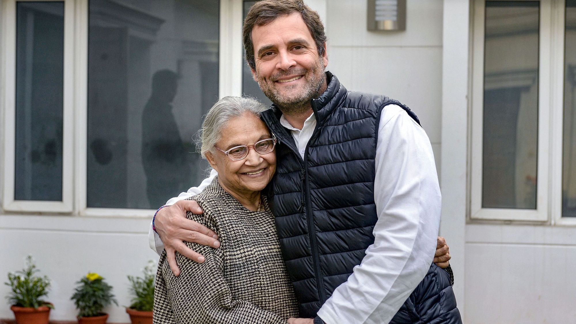 Sheila Dikshit with Rahul Gandhi after her appointment as Delhi Congress chief in 2019.