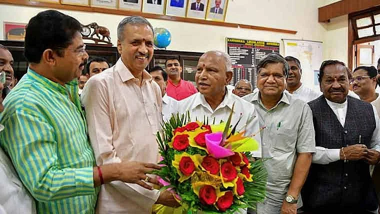 Vishweshwar Hegde Kageri (second from the left)