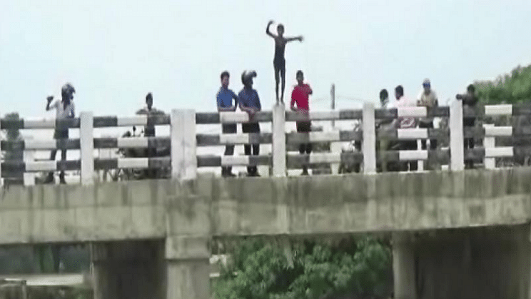 A youth drowned in a stream of floodwater while filming a Tik Tok video in Bihar’s Darbhanga on Monday, 22 July.
