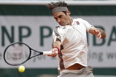 PARIS, June 7, 2019 (Xinhua) -- Roger Federer of Switzerland competes during the men