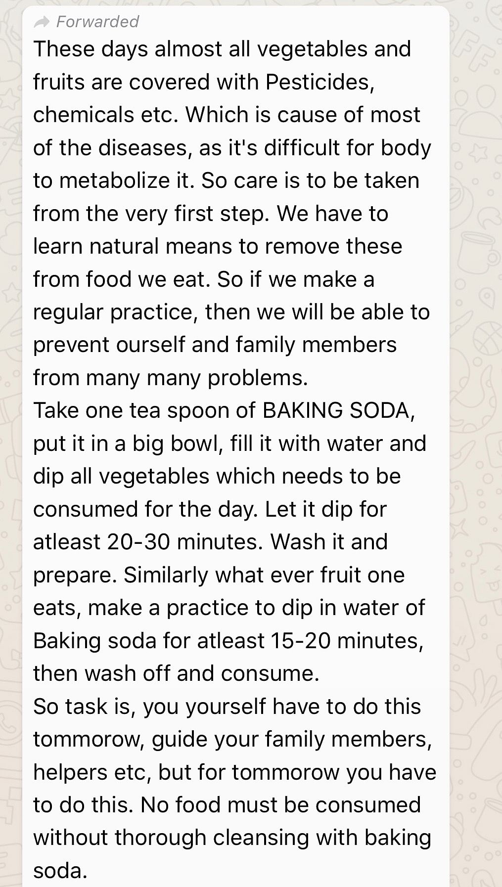A WhatsApp message claims that washing fruits & vegetables with baking soda can remove pesticides from them.