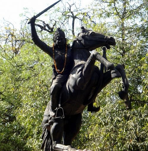 Jhalkari Bai sacrificed her life to help Rani Laxmibai escape.