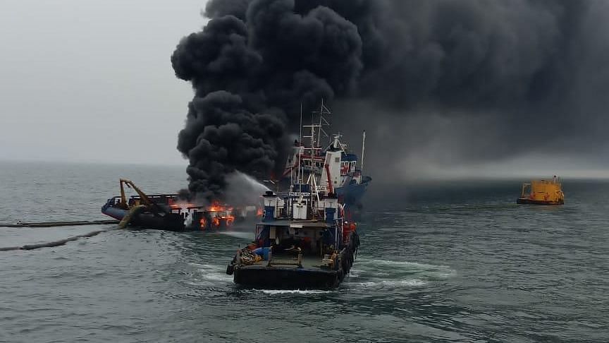 There was reportedly a loud explosion onboard Coastal Jaguar that was followed by thick smoke emanating from the vessel.
