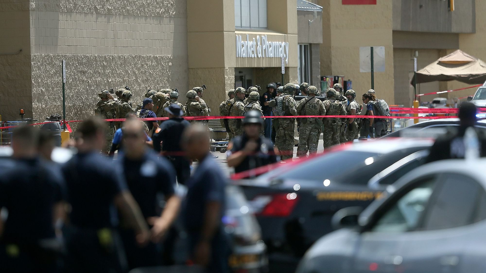 Security forces at the shopping complex in El Paso in Unired States’ Texas. A shooting at a shopping complex killed 20 people and injured more than two dozen.