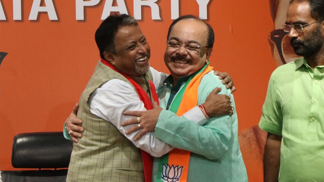 Sovan Chatterjee with BJP’s Mukul Roy.