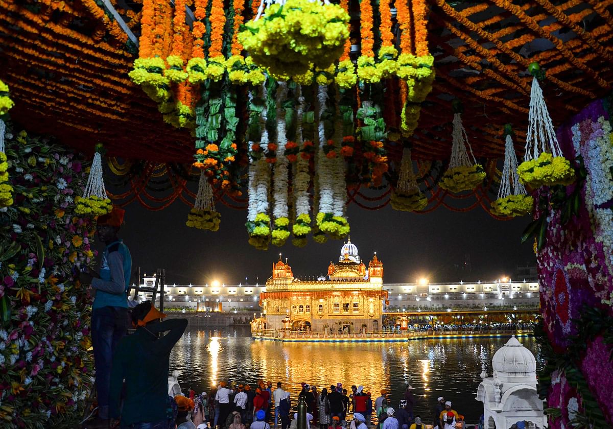 Sri Guru Granth Sahib Parkash Utsav: Devotees Throng Golden Temple to  Celebrate 1st Prakash Purb Utsav, 415th anniversary of Guru Granth Sahib,  Amritsar