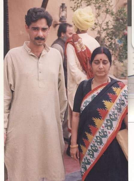 Pakistani journalist Marvi Sirmed pays tribute to her ‘deedi’ Sushma Swaraj.