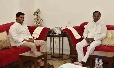 Hyderabad: Andhra Pradesh Chief Minister Y.S. Jagan Mohan Reddy meets Telangana Chief Minister K. Chandrashekar Rao in Hyderabad on Aug 1, 2019. (Photo: IANS)