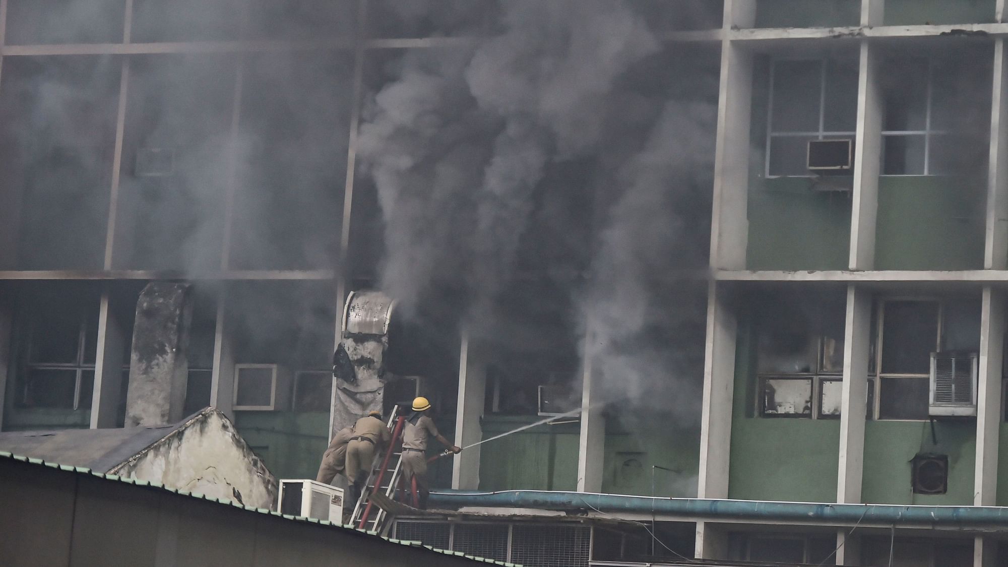  A massive fire broke out at the All India Institute of Medical Sciences – or AIIMS – in Delhi on Saturday evening.&nbsp;