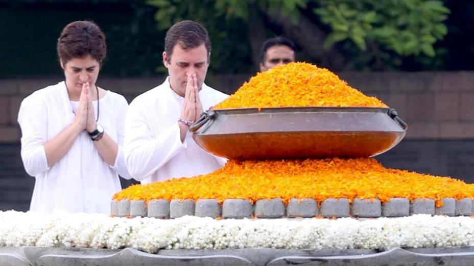 Priyanka and Rahul Gandhi pay tribute to Rajiv Gandhi.