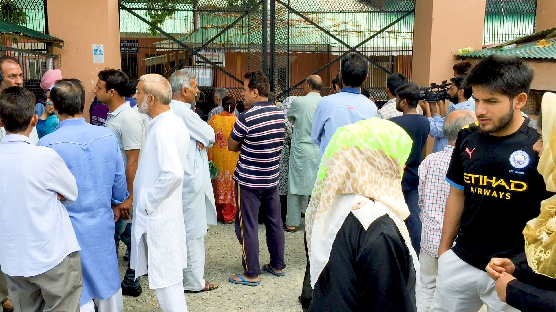 Desperate residents of Srinagar are forced to wait in long queues for hours to speak to dear ones for a few seconds&nbsp;