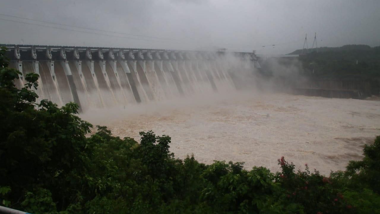 26 of the 30 gates of Sardar Sarovar Dam were opened on Friday, 9 August