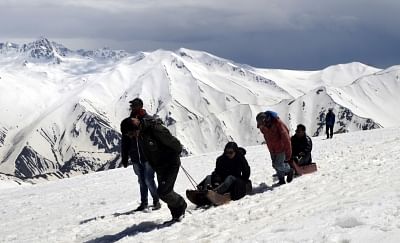 Gulmarg: Tourists enjoy sledge ride in Jammu and Kashmir