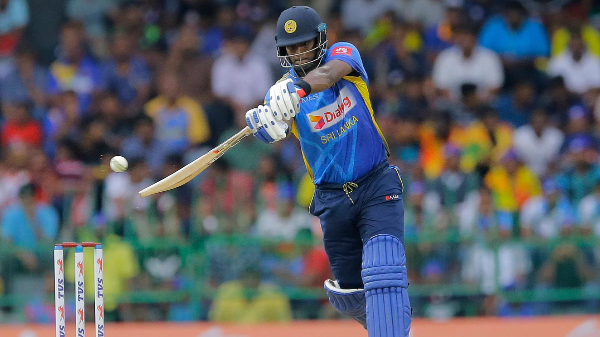 Mathews and Mendis steadied the Sri Lankan innings sharing 101 runs for the fourth wicket.