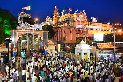 Devotees throng to pay obeisance to Lord Krishna at Sri Krishna Janamsthan temple on the occasion of Sri Krishna Janamashtami festival in Mathura on August 28, 2013. (Photo:IANS)