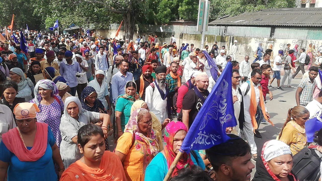Thousands of Dalits from various parts of the country gathered in Delhi’s Ramlila Maidan to protest against the recent demolition of a Ravidas temple in the Tughlaqabad region of the national capital.