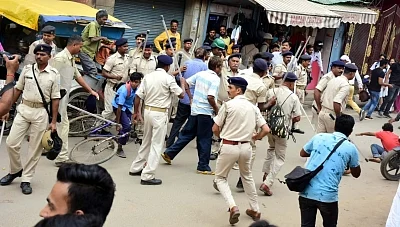 Ranchi: Police resorts to lathi-charge to disperse Congress workers from rival groups who clashed outside Jharkhand party headquarters in Ranchi on Aug 1, 2019. The clashes took places between supporters of Jharkhand Congress state chief Ajay Kumar and former Central minister Subodhkant Sahay. (Photo: IANS)