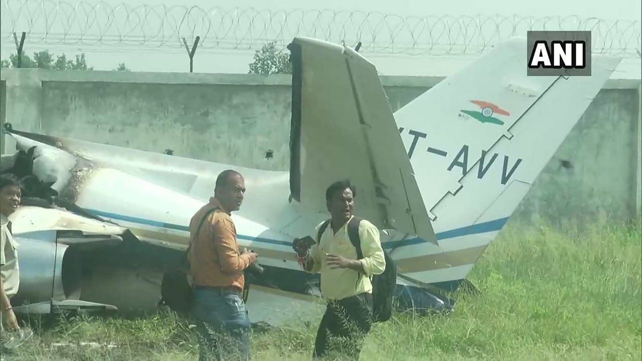 The crash took place after one of the aircraft’s wheels got stuck in a wire during landing.
