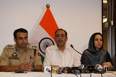 Srinagar: Jammu and Kashmir Principal Secretary Rohit Kansal accompanied by Inspector General of Police (IGP) Kashmir Swayam Prakash Pani and Director Information and Public Relations Syed Sehrish Asgar. 
