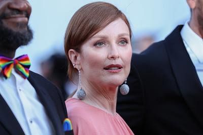 CANNES, May 17, 2019 (Xinhua) -- Actress Julianne Moore poses on the red carpet for the premiere of the film "Rocketman" at the 72nd Cannes Film Festival in Cannes, France, on May 16, 2019. The 72nd Cannes Film Festival is held here from May 14 to 25. (Xinhua/Zhang Cheng/IANS)