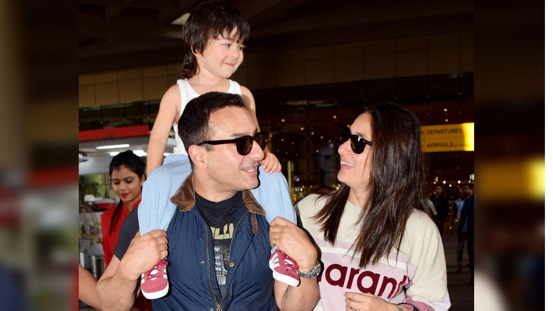 Saif Ali Khan, Kareena Kapoor and Taimur at Mumbai airport.