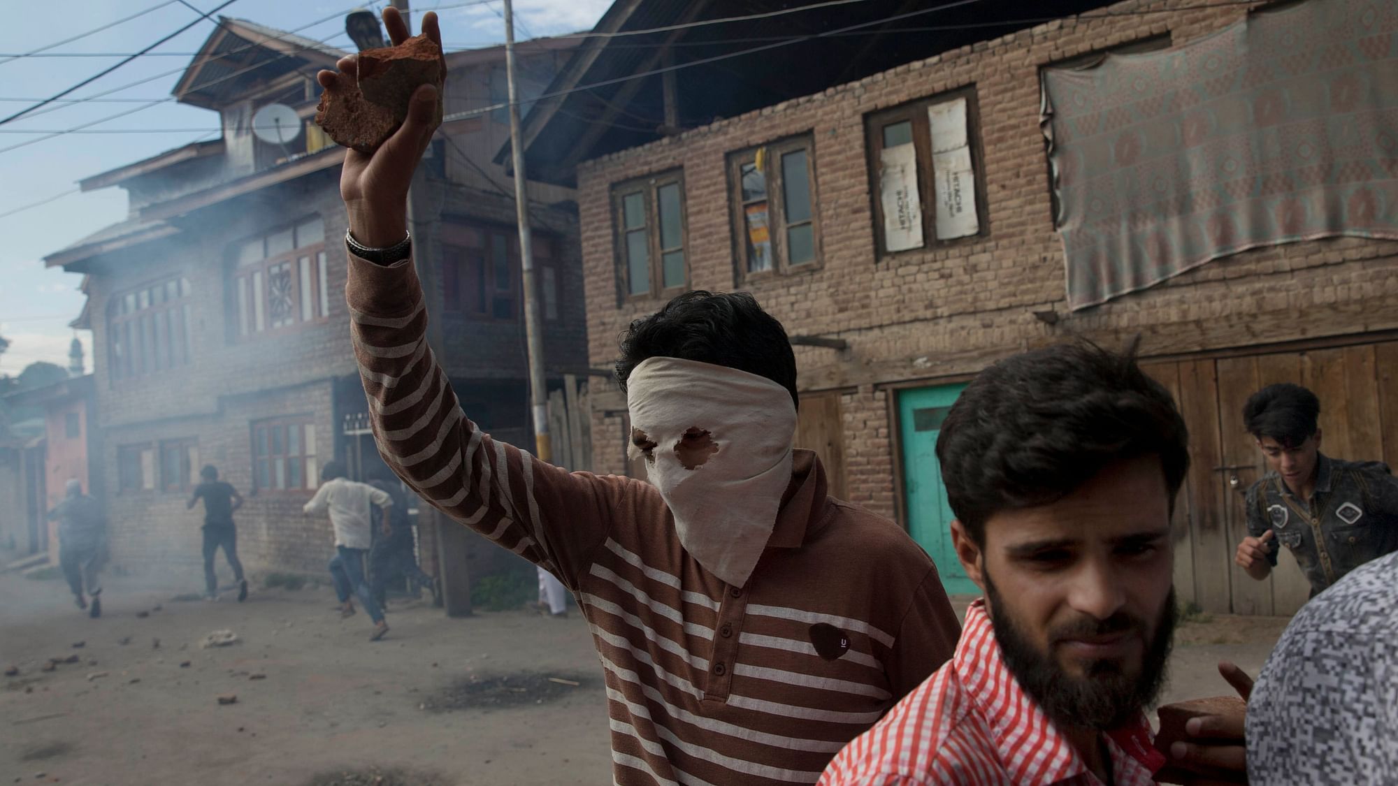 Kashmiri youth clashed with Indian policemen on Srinagar’s outskirts on 23 August.&nbsp;